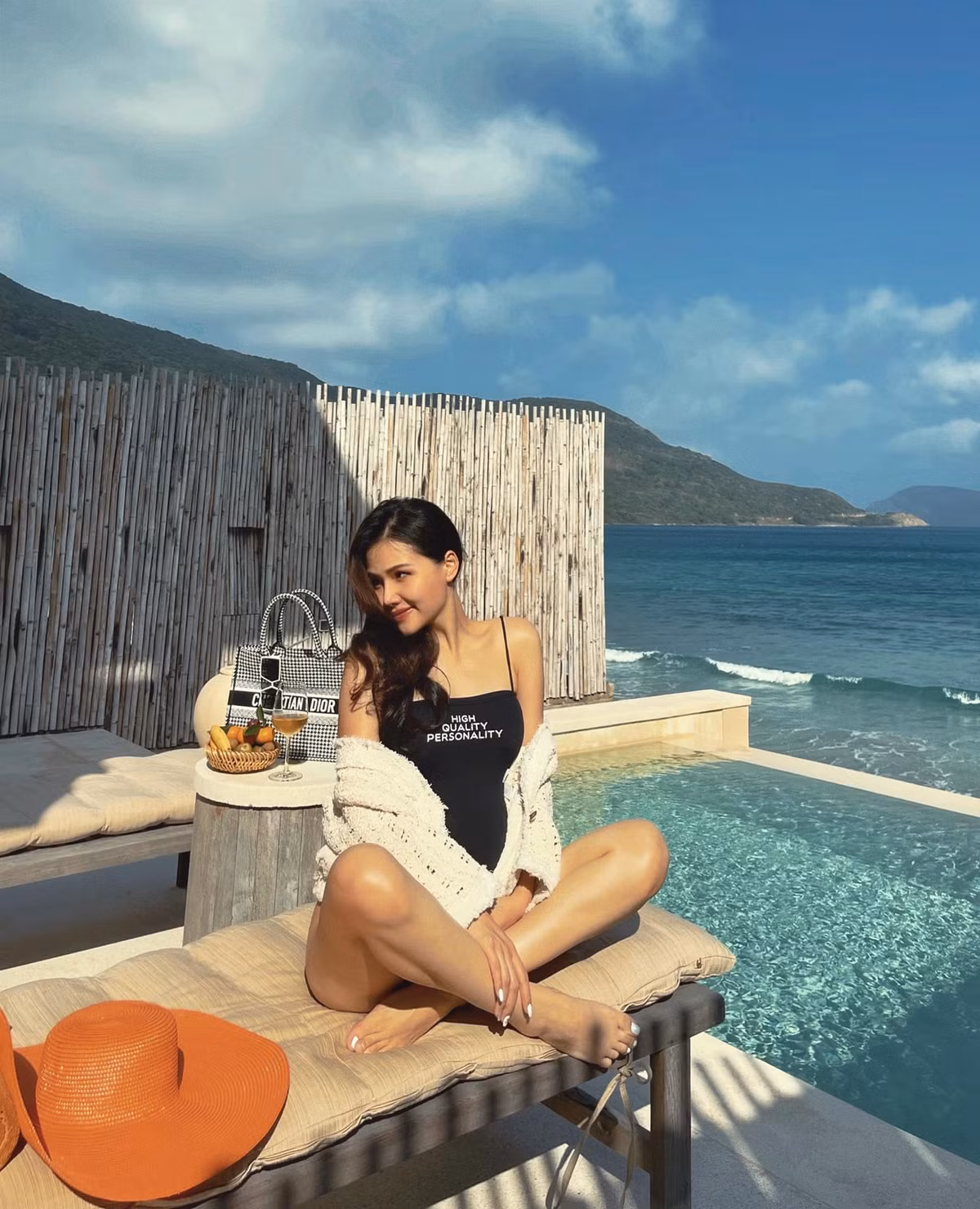 Trong thời gian thai kỳ, Phanh Lee cũng từng gây sốt với ngoại hình cực thon gọn, nhan sắc tươi tắn dù đã ở những tháng cuối.