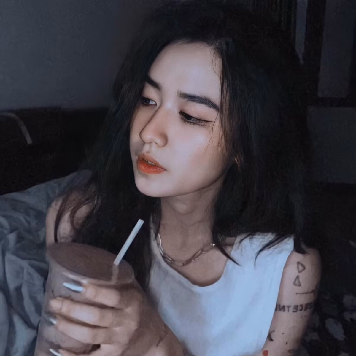 Vẻ đẹp trong sáng, ngây thơ ngoài đời của nữ diễn viên đảm nhận vai "sugar baby".