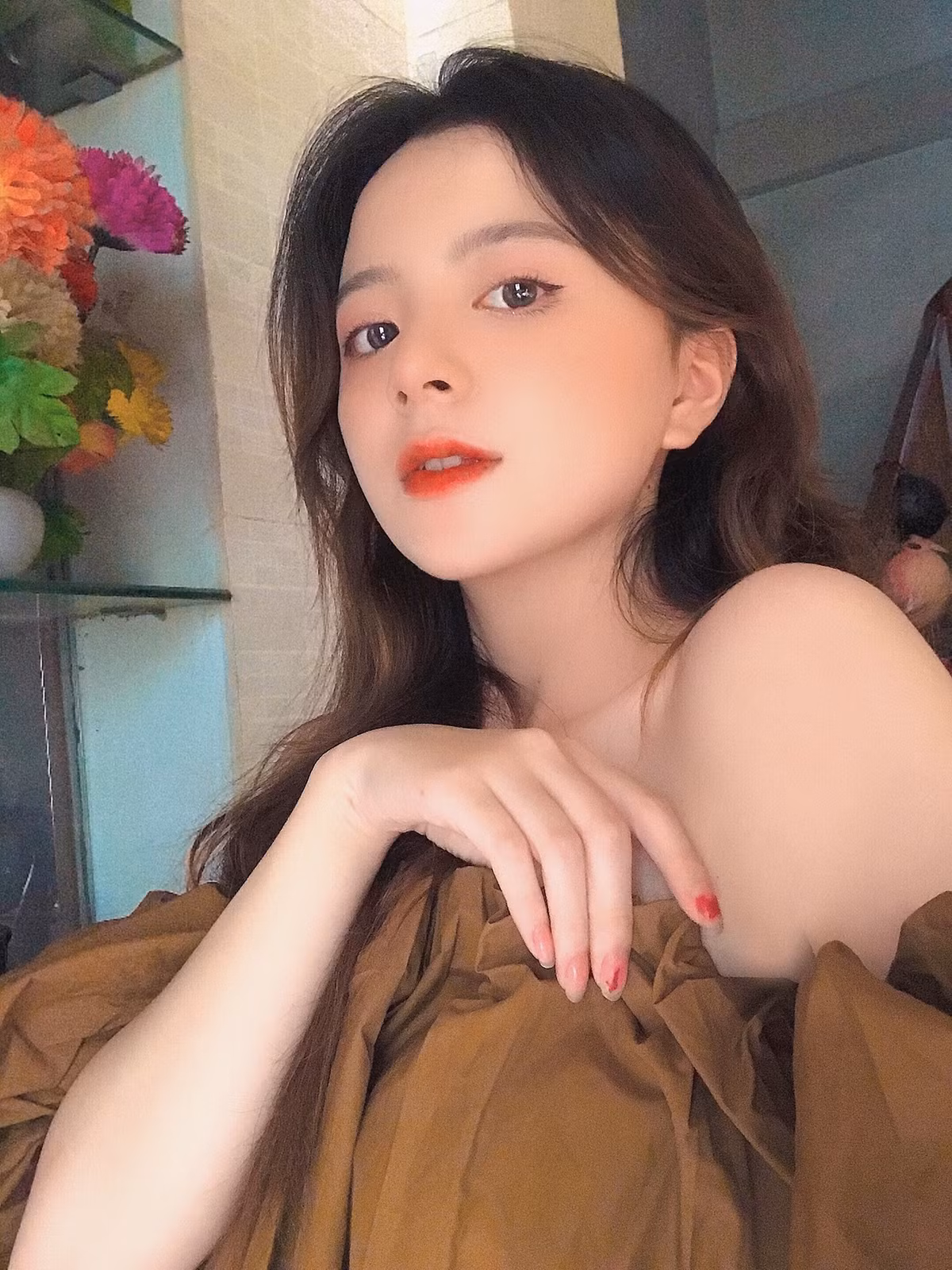 Cô nàng có vẻ đẹp thuần khiết, gương mặt khả ái được ví như "hoa ban trắng của núi rừng Tây Bắc".