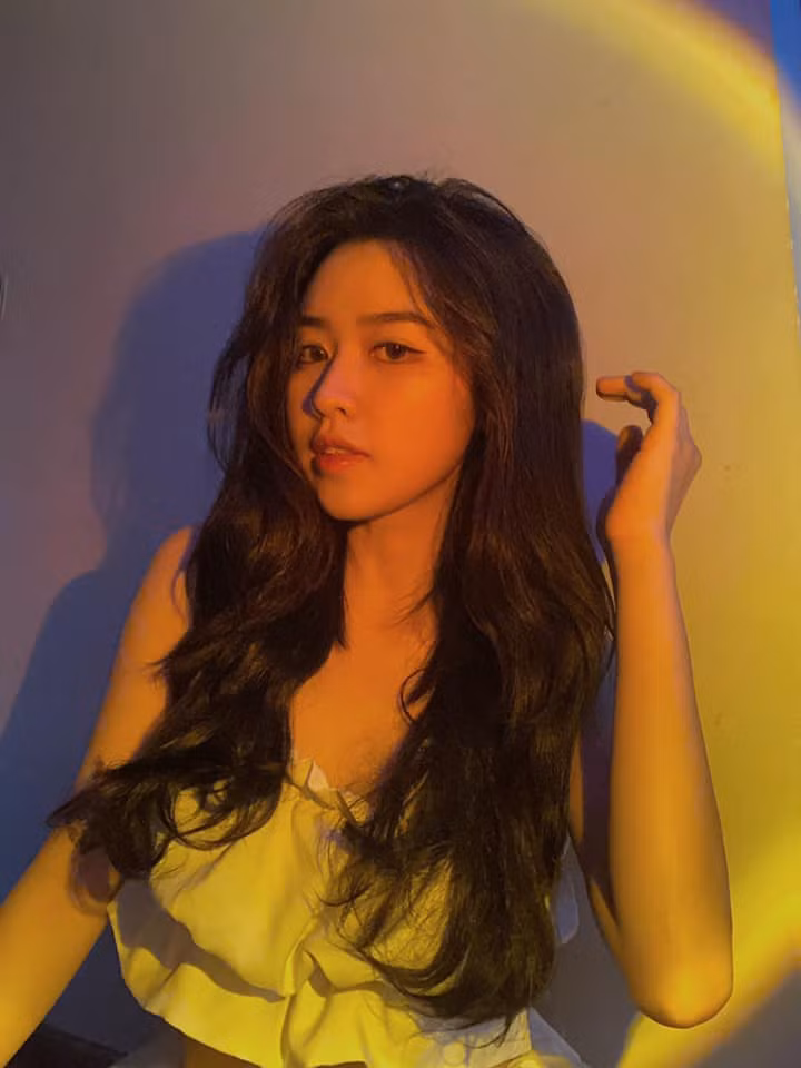 Quyên Qui vốn là cái tên nổi tiếng trên mạng xã hội. Nàng hot girl 9x sở hữu gương mặt đẹp và thân hình nóng bỏng.