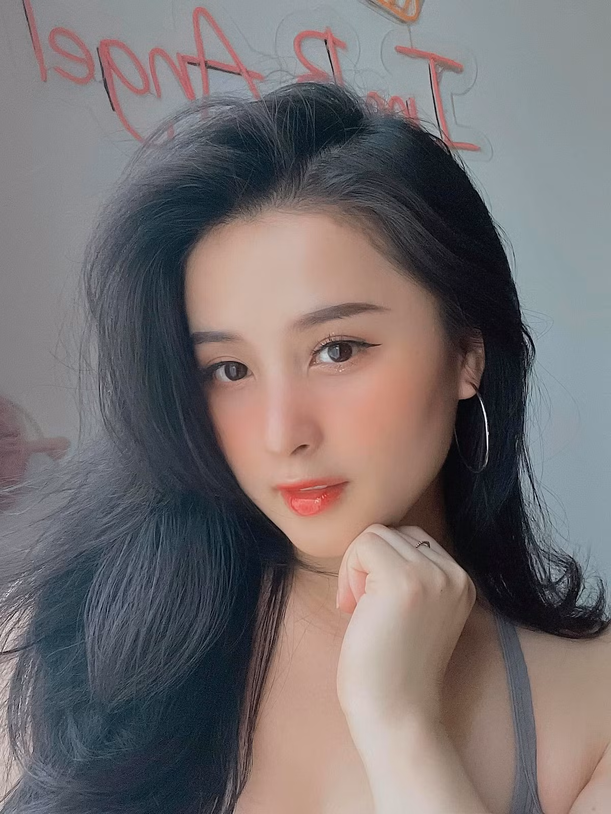 Với sắc vóc của mình, Thảo Nari vẫn là gương mặt "nữ thần" được nhiều fan chú ý. Ảnh: Tổng hợp
