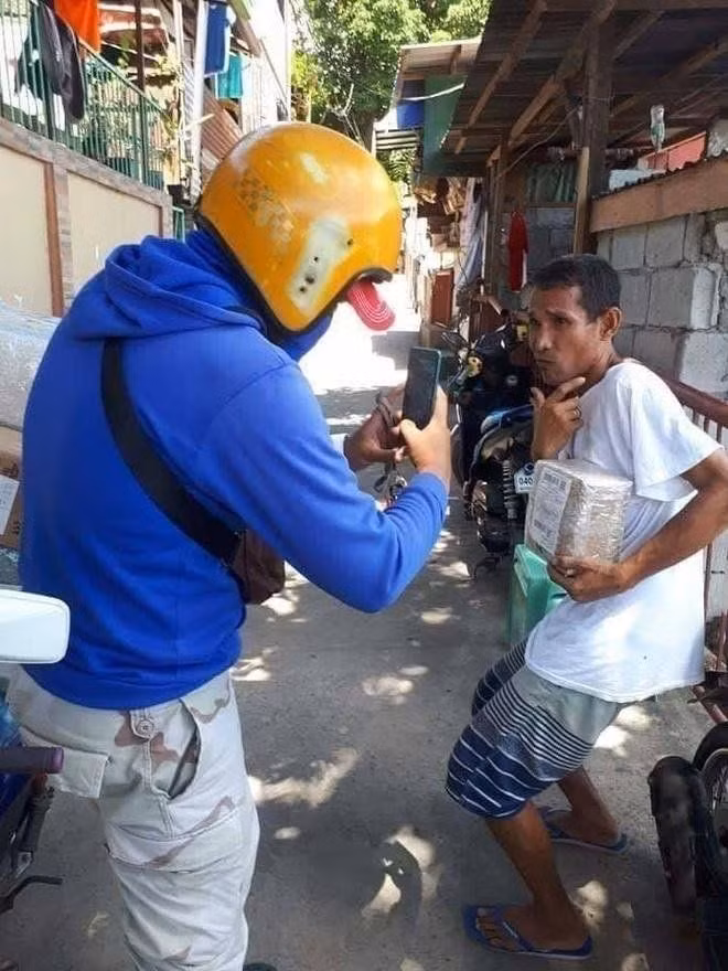 Những hình ảnh tạo dáng của khách hàng nhận hàng nghìn lượt tương tác trên mạng.