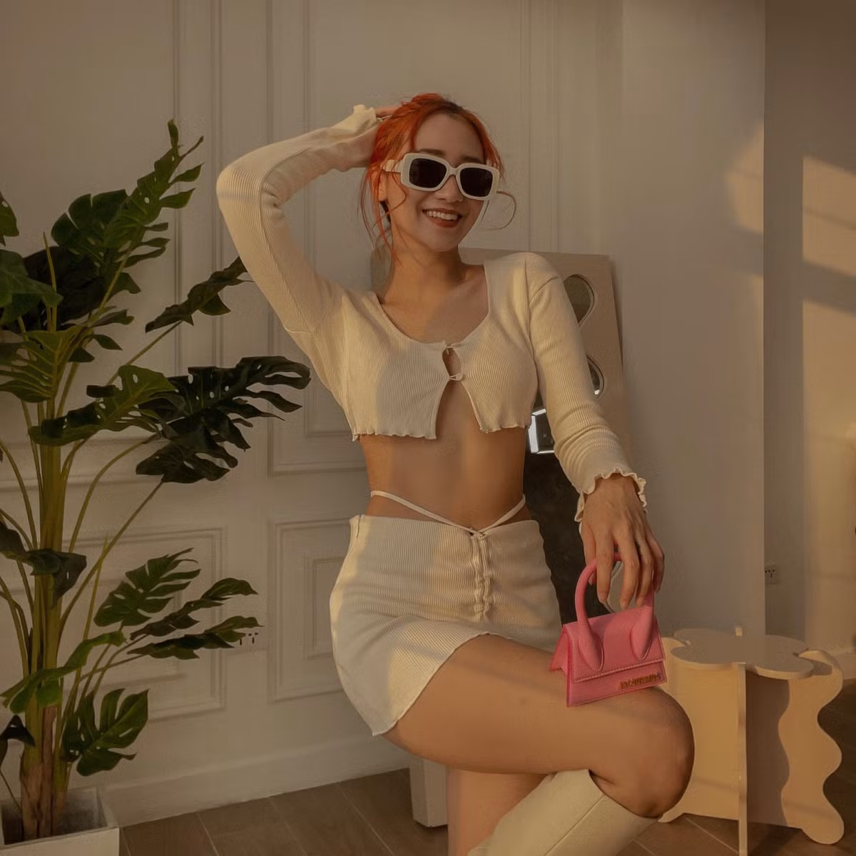 Kiều Ly là một trong những hot girl sở hữu thân hình rất đẹp với chiều cao nổi bật và đường cong nóng bỏng, gợi cảm.