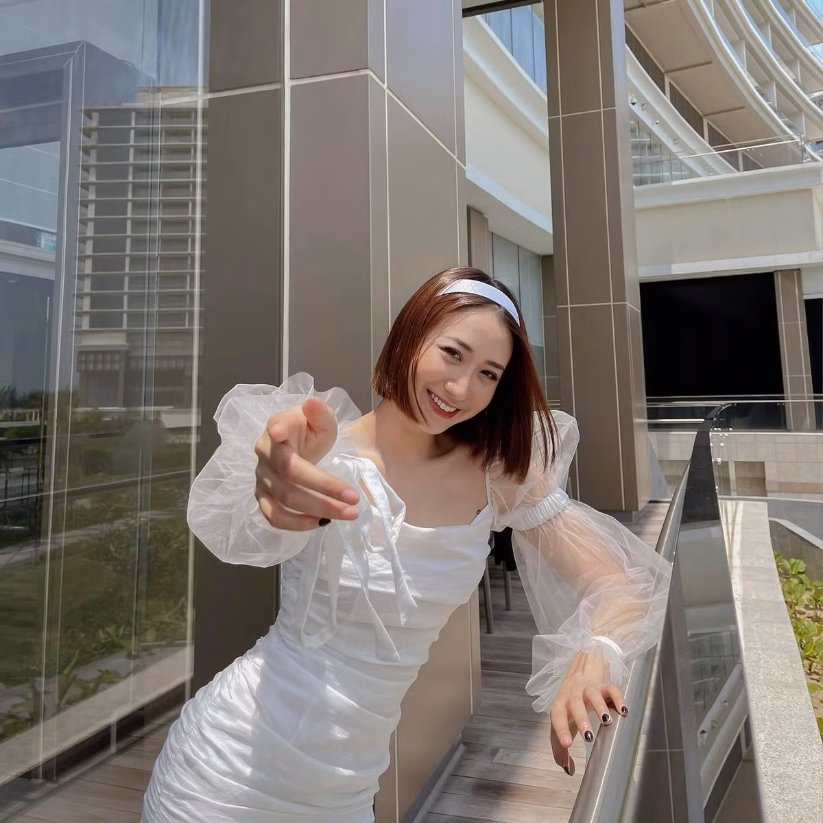 Trên Facebook và Instagram, hot girl Kiều Ly Phạm liên tục chia sẻ loạt ảnh xinh đẹp và gợi cảm.