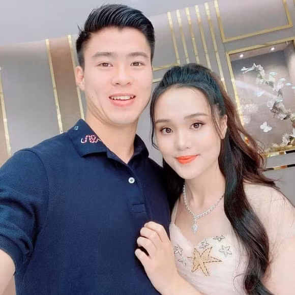 Qua đoạn quảng cáo về bệnh viện tư, Quỳnh Anh cho biết cô rất hài lòng về dịch vụ tại đây, từ trình độ, trang thiết bị vật tư đến thái độ của nhân viên. Bà xã Duy Mạnh cũng khẳng định cô sẽ tiếp tục ủng hộ bệnh viện này khi sinh con thứ 2.