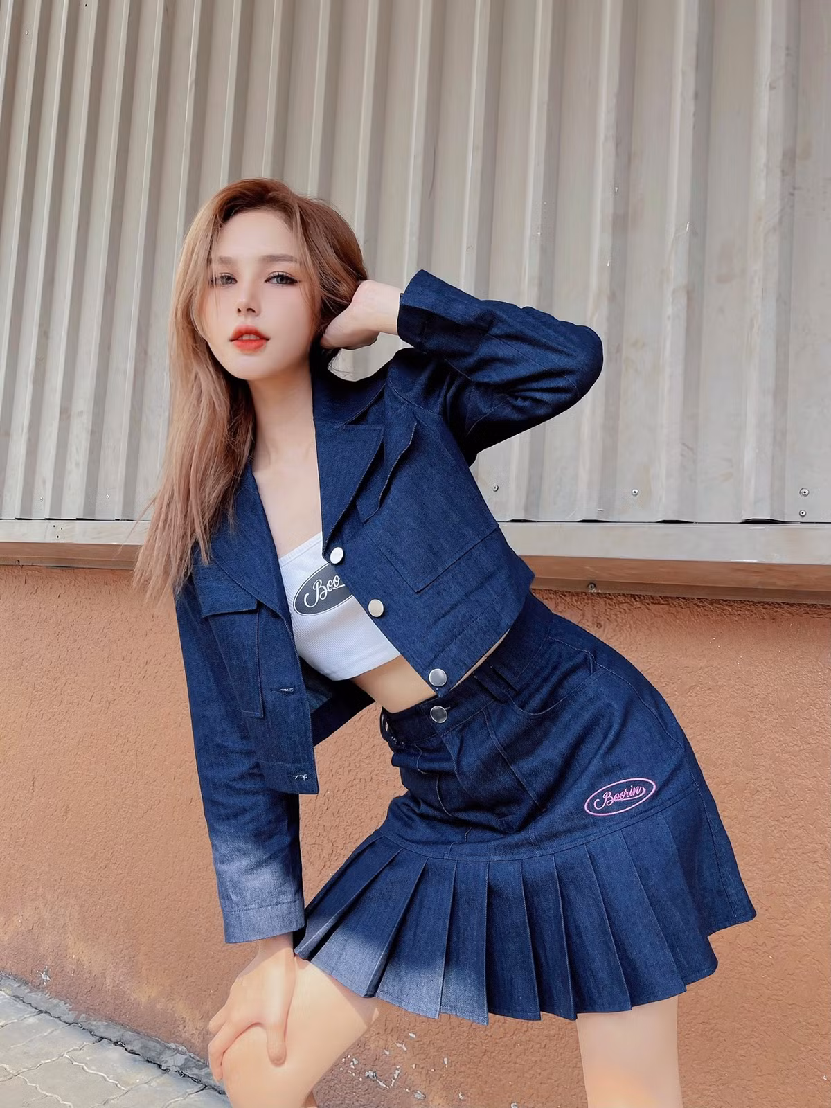 Xoài Non từng nổi tiếng với biệt danh “hot girl Instagram” khi sở hữu hàng trăm nghìn lượt theo dõi trên mạng xã hội.