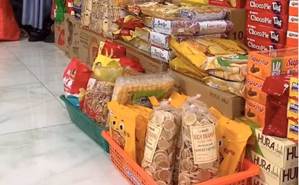 Du tru do an nhu tiem tap hoa, co gai khien netizen “soc nang“