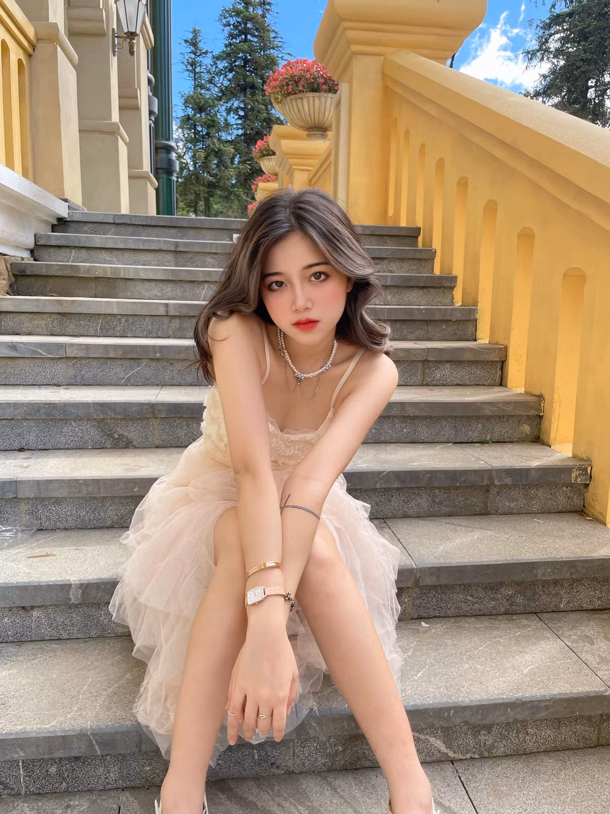 Thời còn là học sinh trường THPT Chuyên Hùng Vương, Phú Thọ, gái xinh 2K thường xuyên bị nhầm, bị so sánh với hot girl Linh Ka.