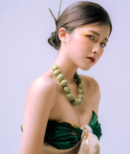 Khánh Ly từng cho hay, cô vẫn đang thử mình trong nhiều phong cách chứ chưa định hướng bản thân theo một phong cách cụ thể nào.