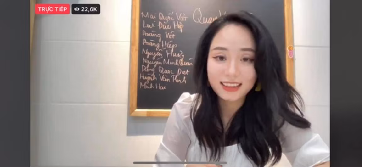 Kể từ sau khi cô giáo Thanh Nga trở thành tâm điểm của mạng xã hội, mọi nhất cử nhất động của Minh Thu đã được netizen soi xét. Đặc biệt, nhiều học sinh còn cảm thấy ngán ngẩm với những phát ngôn không chuẩn mực của một giáo viên đến từ cô Minh Thu.