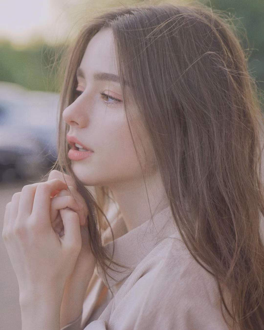 Instagram của Dasha ngập tràn những tấm hình chụp từ chân dung cho tới toàn thân, ai nhìn cũng phải mê đắm bởi đẹp như bức tranh.