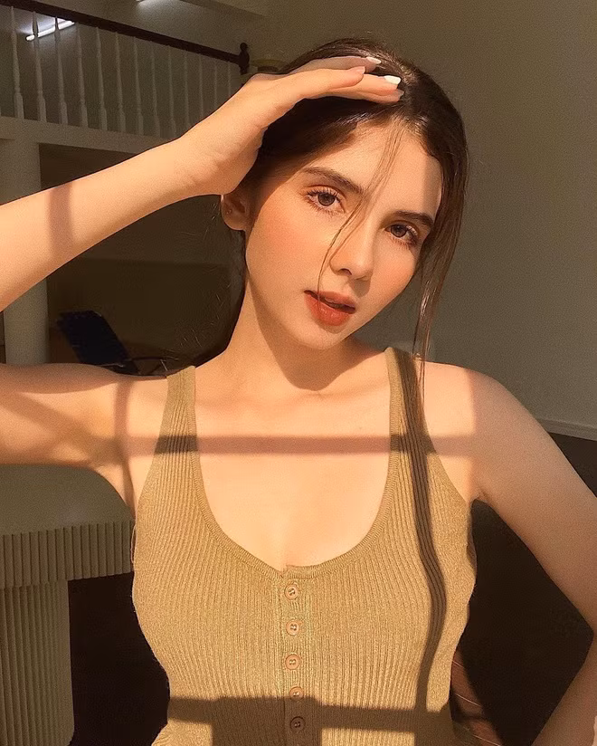 Xuân Mai là con lai, bố cô là người Úc, mẹ cô là người Việt Nam. Mai sinh ra và lớn lên ở Việt Nam, là cựu học sinh tại trường Quốc Tế Á Châu – Cơ sở Cộng Hòa.