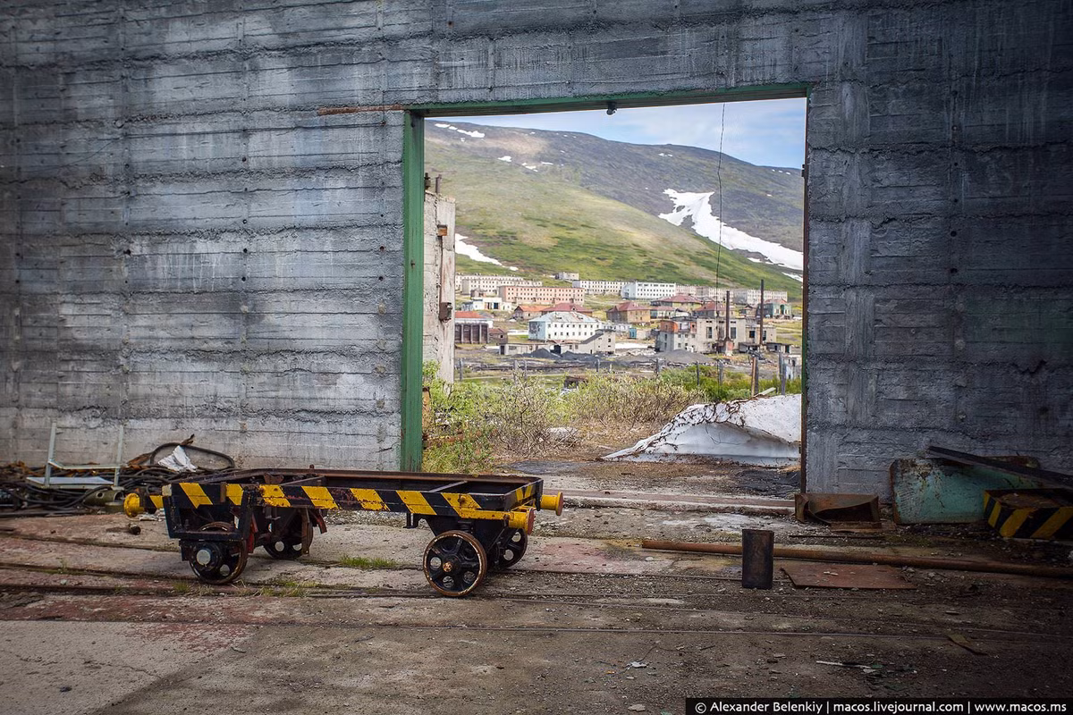Gudym (còn được gọi là Anadyr-1 hoặc Magadan-11) vừa là căn cứ quân sự bí mật của Liên Xô vừa là thị trấn quân sự, nằm ở bán đảo Chukotka, vùng Viễn Đông của Nga.