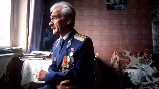 Trong tình huống nguy hiểm ấy, Đại tá Liên Xô Stanislav Petrov phát hiện đây chỉ là nhầm lẫn do trục trặc kỹ thuật nên không đưa ra quyết định đáp trả Mỹ bằng việc phóng tên lửa hạt nhân.