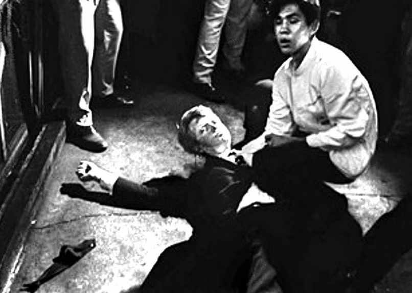 Khi ấy, một kẻ lạ mặt bắn nhiều phát đạn về phía ông "Bobby" Kennedy tại khách sạn Ambassador ở Los Angeles, Mỹ. Vụ ám sát xảy ra sau khi ông giành chiến thắng trong cuộc bỏ phiếu sơ bộ ở California. Vì vết thương quá nặng, thượng nghị sĩ "Bobby" Kennedy qua đời vào ngày hôm sau.