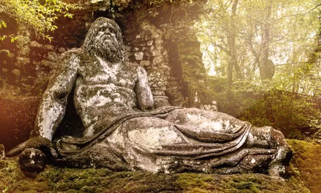 Theo một số tài liệu, "khu vườn quái vật" Sacro Bosco được Pier Francesco Orsini, công tước xứ Bomarzo, cho người xây dựng dựa theo ký ức về người vợ xấu số.