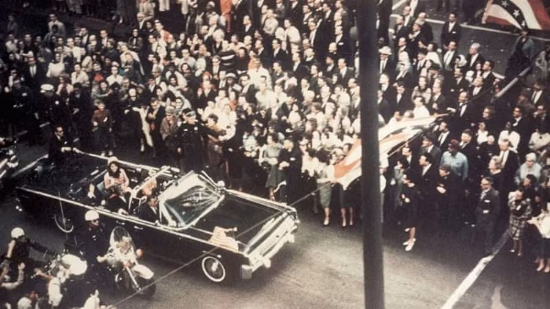 Vào năm 1970, một người phụ nữ tên là Beverl Oliver tự nhận bản thân chính là "quý cô Babushka" bí ẩn trong vụ ám sát Tổng thống Kennedy.