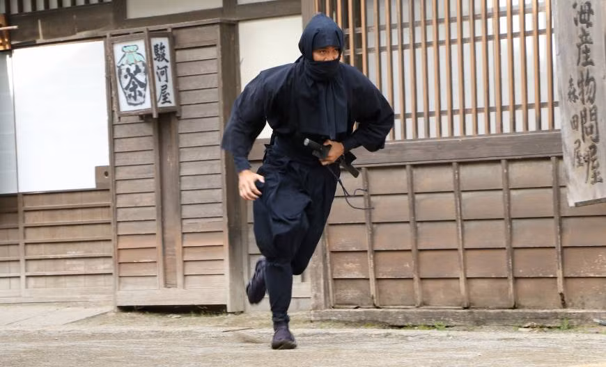 Theo đó, mọi Ninja đều theo học ninjutsu (kỹ năng ninja) từ khi còn nhỏ.