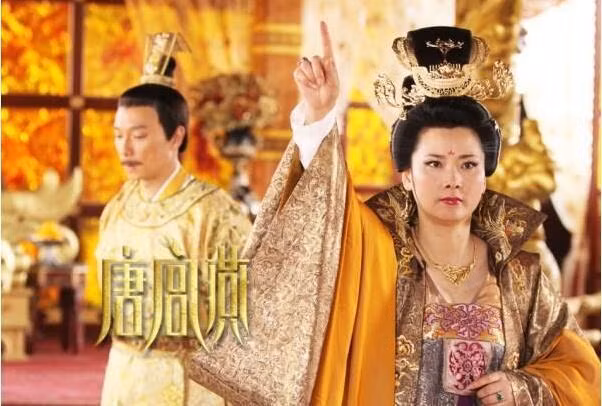 Chính vì vậy, Lý Hiển từng thề rằng nếu như một lần nữa ngồi lên ngai vàng thì sẽ trọng thưởng cho Vi Hậu cũng như làm mọi điều mà bà muốn.