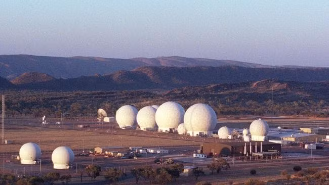 Một số tài liệu hé lộ chức năng của Pinegap là tiến hành giám sát thông tin liên lạc (nghe lén) ở nhiều châu lục hay hỗ trợ trinh sát cho quân đội Mỹ.