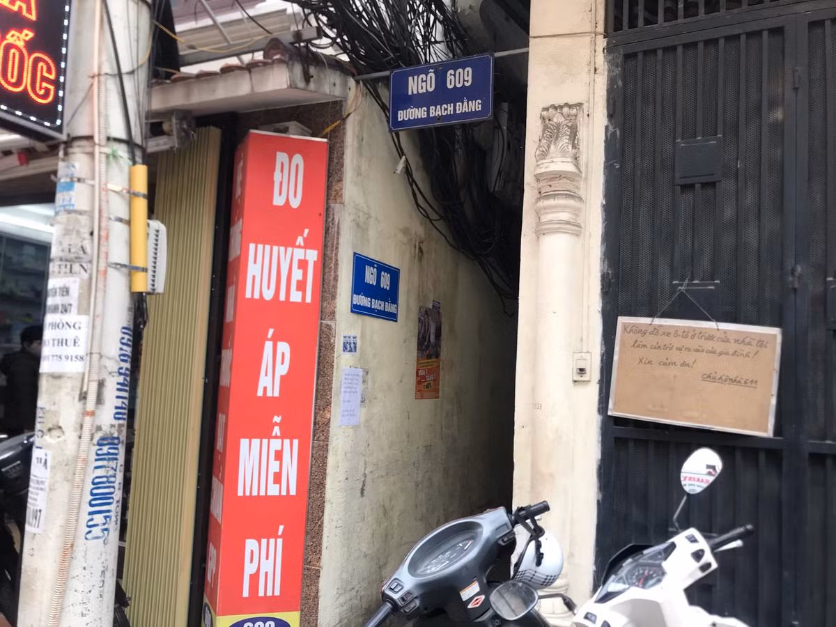 Nghệ sĩ Vũ Mạnh Dũng - ca sĩ solist của Nhà hát Nhạc Vũ Kịch Việt Nam; là giảng viên cộng tác Khoa Thanh nhạc – Học viện Âm nhạc Quốc gia Việt Nam. Giảng viên cộng tác Khoa Thanh nhạc – Đại học VHNT Quân đội; Phó đoàn trưởng đoàn ca kịch nhà hát Nhạc vũ Kịch Việt Nam.