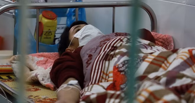 Bộ Y tế cử chuyên gia điều trị cho bé 3 tháng tuổi nhiễm virus corona ở Vĩnh Phúc Bo Y te cu chuyen gia dieu tri cho be 3 thang tuoi nhiem virus corona o Vinh Phuc
