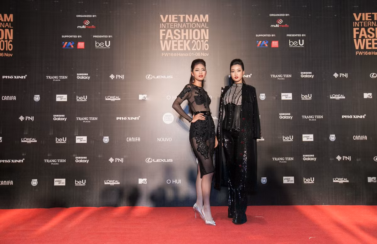 Tân hoa hậu Việt Nam thu hút mọi ánh nhìn khi tạo dáng bên cạnh diễn viên Thanh Tú.