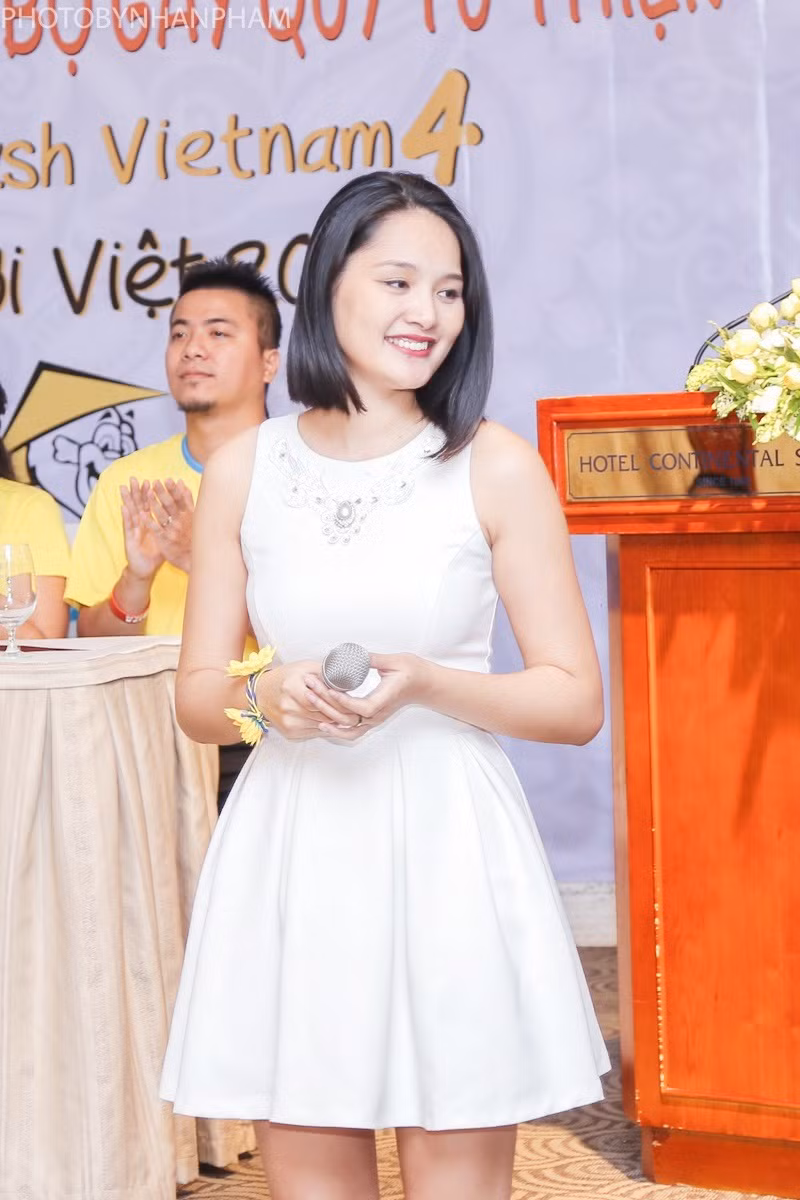 Đại sứ Nụ cười chia sẻ thông điệp trong buổi phát động Ngày hội Turkey Dash cùng đông đảo nghệ sĩ Việt.