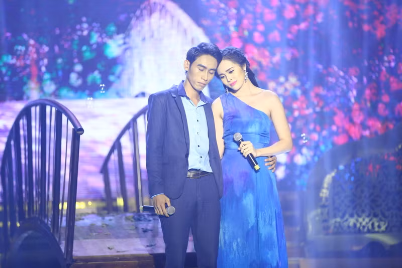 Co be 14 tuoi hat tinh ca khien Y Lan hoang hot-Hinh-3