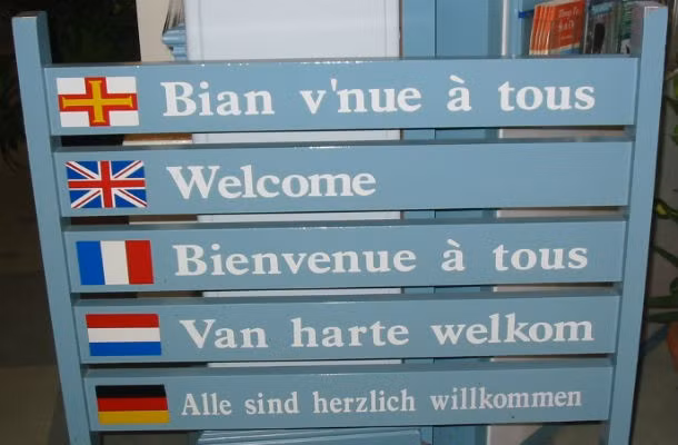 Biên tập viên nước ngoài của The Times, Harold Williams có thể nói được 58 ngôn ngữ và được coi là một tượng đài. Tuy nhiên ông không phải là người duy nhất làm được với điều này, một số người khác cũng có thể nói được hàng chục ngôn ngữ khác nhau như John Browning, Joseph Caspar Messofanti và Tiến sĩ Carlos do Amaral Freire.