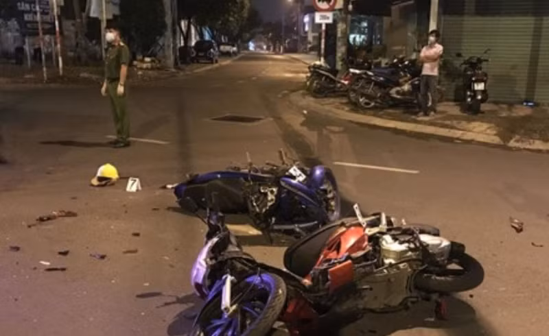 Một thân một mình, chị chẳng biết gọi cho ai khi bố mẹ đã cao tuổi, chị nhờ người quen gọi điện cho Tuyền chỉ để thông báo rằng mình bị tai nạn. Nhưng câu trả lời của gã đàn ông máu lạnh ấy như nhát dao cứa vào lòng chị: “Tôi không có quan hệ gì với Dung, chúng tôi chỉ là bạn”. Mong con mình có bố, chị Dung vẫn “một lòng, một dạ” đợi Tuyền suy nghĩ lại. Đến tháng 11/2014, chị hạ sinh một bé trai kháu khỉnh. Chị vui mừng báo tin cho Tuyền, nhưng người đàn ông tệ bạc vẫn không hề quan tâm hỏi han. (Ảnh minh họa, nguồn Internet)
