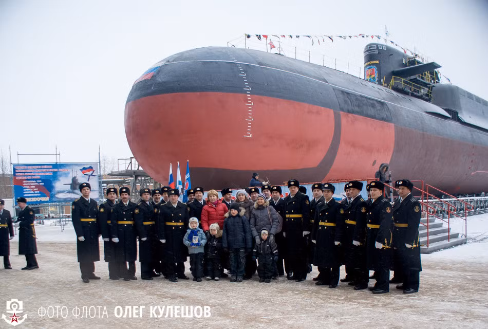 Sau một thời gian rất dài hoạt động, tháng 11/2008, con tàu được đưa về nhà máy Zvezdocka để thực hiện đại tu sửa chữa lớn và nâng cấp toàn diện. Dự kiến, tháng 7/2012 người ta sẽ tái trang bị nó. Thế nhưng, một loạt trục trặc mà phần nhiều là thiếu kinh phí dẫn tới phải mất tới 10 năm người ta mới hoàn thành một phần công việc này.