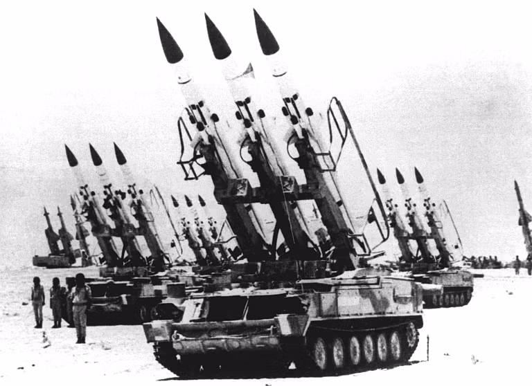 SA-6 hay có tên thật là tổ hợp tên lửa 2K12 Kub do Liên Xô sản xuất, được biết đến hay là nổi tiếng nhất kể từ cuộc chiến tranh Yom Kippur 1973. Khi đó, các tổ hợp 2K12 của Ai Cập đã bắn rơi 65 máy bay chiến đấu của Israel chỉ trong vài ngày. Sự đáng sợ của 2K12 Kub đã khiến các phi công Israel đặt cho nó biệt danh "ba ngón tay của thần chết" khi họ trông thấy bệ phóng với 3 đạn tên lửa.