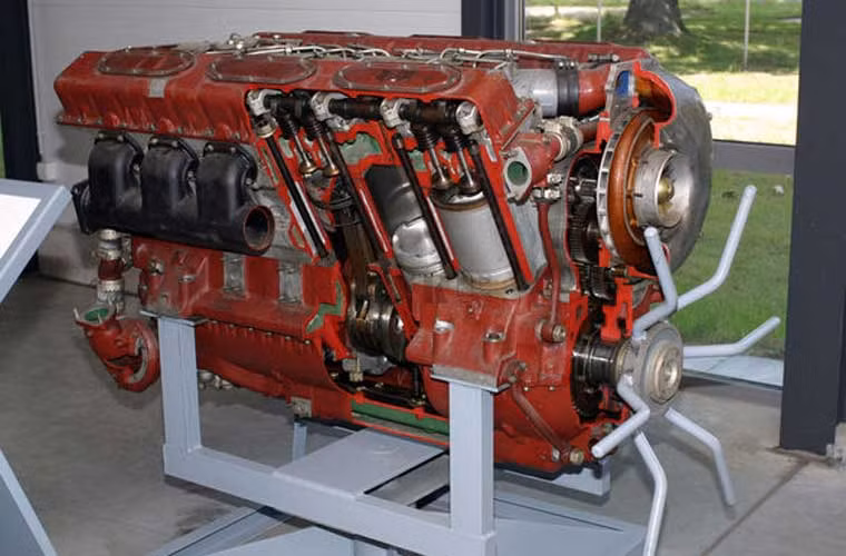 Cận cảnh động cơ động cơ diesel V-12 công suất 780 mã lực cho loại tăng T-72M1.