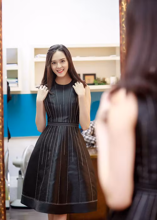 1 tháng sau khi sinh con, Hoàng Anh tự tin tái xuất với vóc dáng thon gọn. Ảnh: Tiền Phong