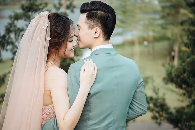 Chồng sắp cưới của Tố Như được cư dân mạng đặt mệnh danh là "hot boy Học viện Cảnh sát nhân dân".