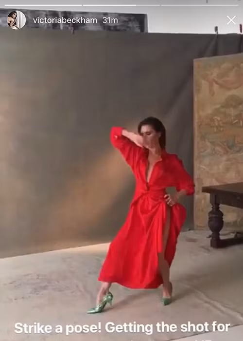 Dù đã trải qua 4 lần sinh nở nhưng bà xã của David Beckham vẫn giữ được vóc dáng thon gọn.