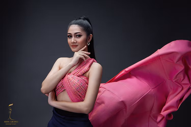 Panpaporn tuyên bố không nhận danh hiệu á hậu 1 cuộc thi Miss Grand Sakaeo 2018 sau sự cố nhầm lẫn.