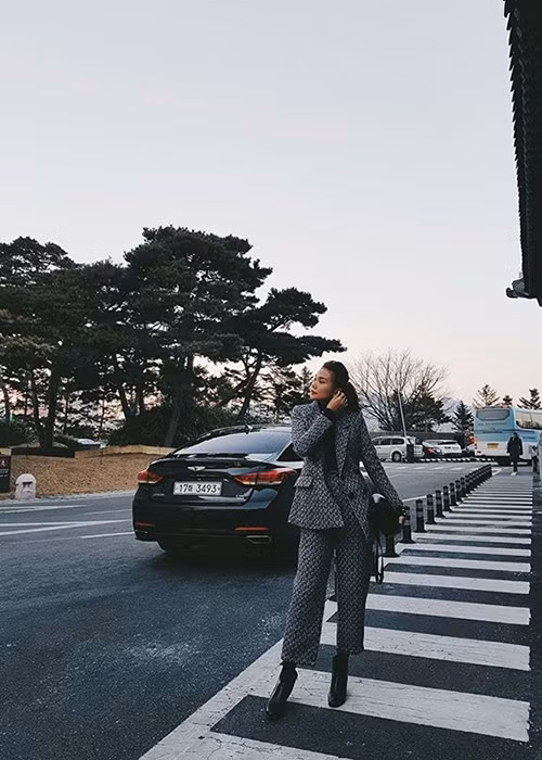 Thanh Hằng chia sẻ: “Nghe đồn đây là nơi tổ chức đám cưới của cặp Song - Song. Chú rể có rồi còn cô dâu đâu”.