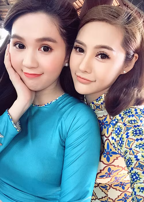 Sao Việt Ngọc Trinh - Linh Chi diện áo dài chụp ảnh Tết Nguyên Đán.