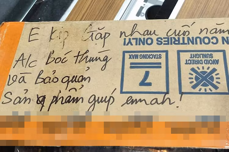 Thay mặt các nghệ sĩ Táo quân 2018, Xuân Bắc gửi lời cảm ơn đến fans tại Yên Bái vì món quà đầy ý nghĩa.