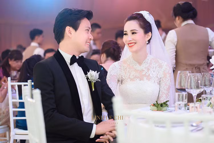 Sau 3 năm hẹn hò, Hoa hậu Đặng Thu Thảo và doanh nhân Trung Tín chính thức về chung một nhà với đám cưới hoành tráng vào đầu tháng 10/2017. Ảnh: Chí Linh