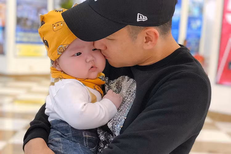 Hot Face sao Việt 24h: Tâm Tít khoe con trai thứ hai đáng yêu.
