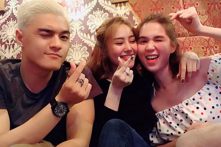 Linh Chi và Lâm Vinh Hải dính như sam sau khi tái hợp.