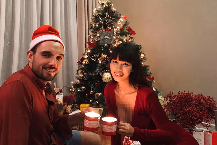 Hà Anh được ông xã chăm sóc rất chu đáo. Hiện, Hà Anh mang bầu được 3 tháng và dành nhiều thời gian nghỉ ngơi.