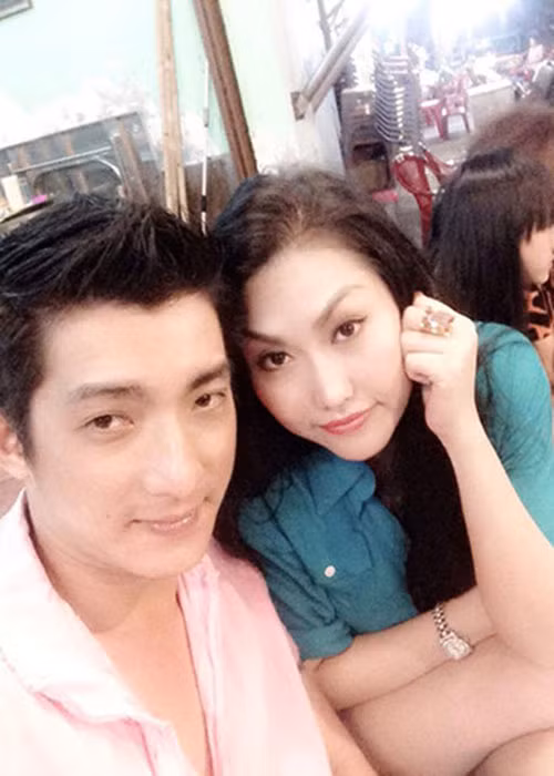 Khi còn gắn bó, Phi Thanh Vân và Bảo Duy tỏ ra rất mặn nồng nhưng khi tình cảm rạn nứt, cả hai liên tục tố nhau trên mạng xã hội. Ảnh: Dân Việt