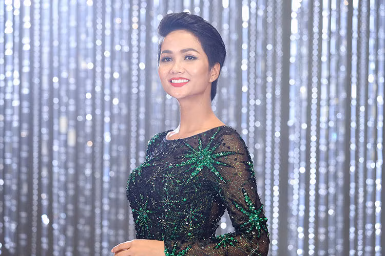 Cô gái dân tộc Ê Đê không chỉ có vẻ ngoài cá tính mà còn là một “chiến binh” mạnh ở Hoa hậu Hoàn vũ Việt Nam 2017.