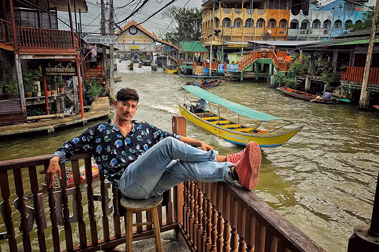 Diễn viên Huy Khánh khoe ảnh ở Thái Lan là một trong những tin tức sao Việt trong ngày 11/1.
