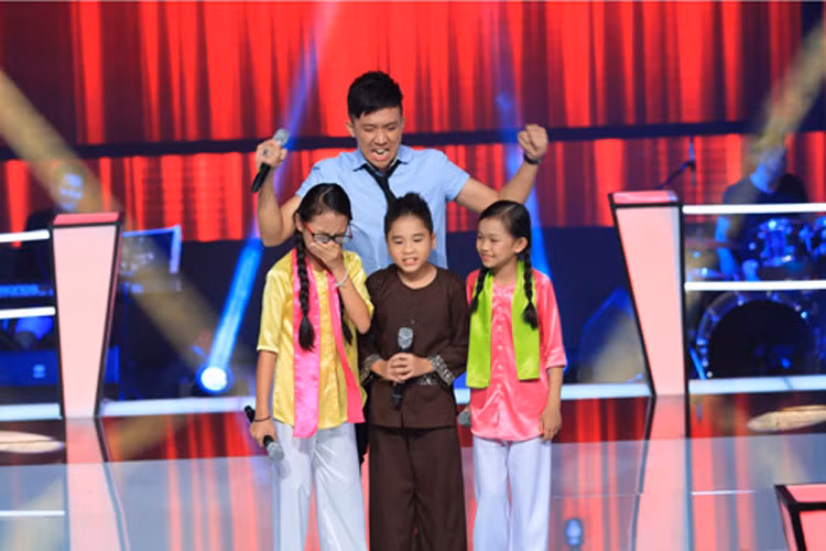 Quang Nhật cùng Phương Duyên dừng bước ở vòng đối đầu Giọng hát Việt nhí, trong khi đó Phương Mỹ Chi giành vé đi tiếp và đoạt ngôi vị á quân của cuộc thi. Ảnh: Infonet