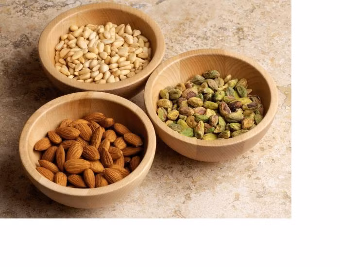 Quả hạch có thành phần selen: giúp chống lại quá trình oxy hóa các gốc tự do trong cơ thể. Một số nghiên cứu cho rằng selen có thể chống lại bệnh ung thư. Ngoài ra quả hạch còn có thành phần vitamin E và A. 